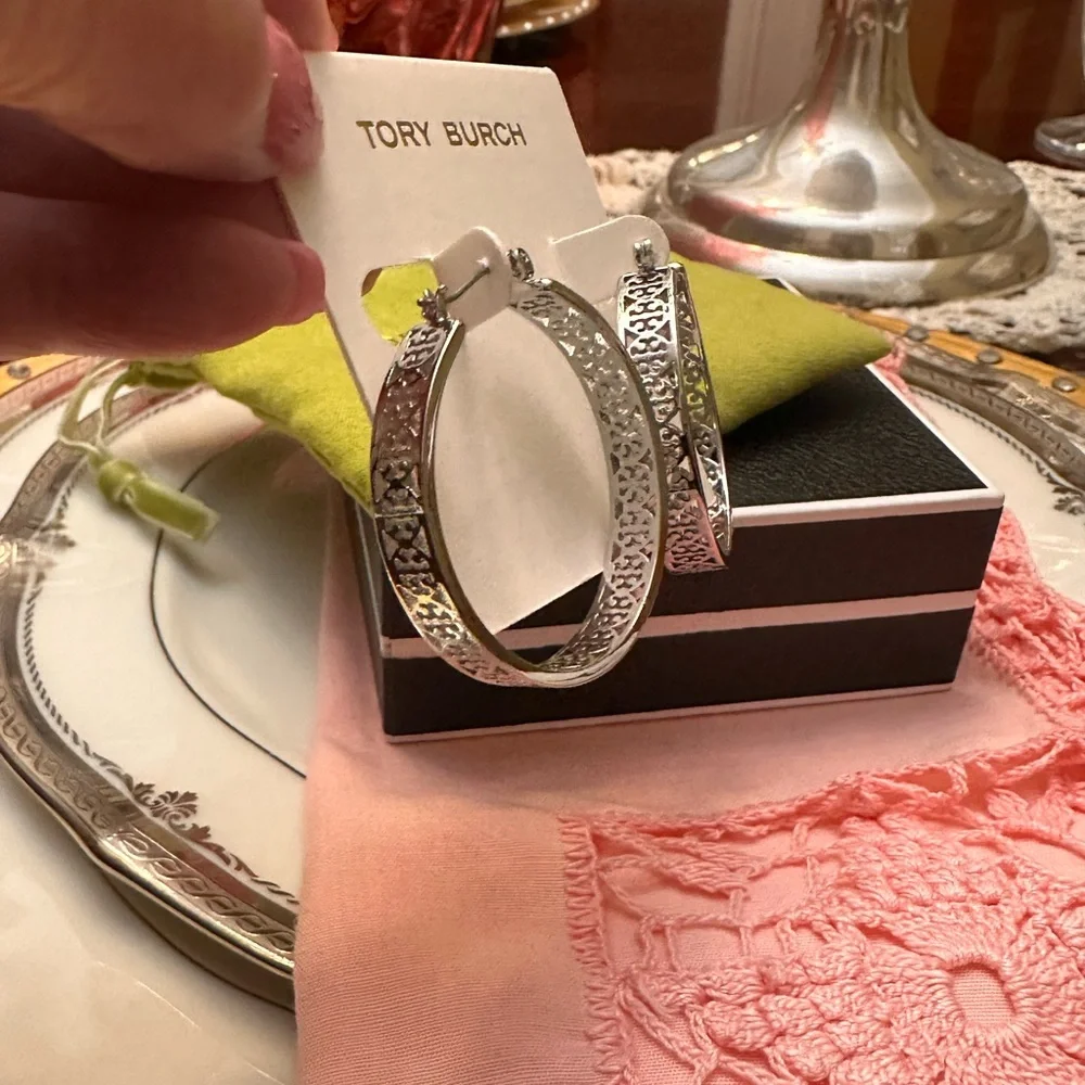Tory Burch Large Silver Kinsley Hoop Earrings NWT‎